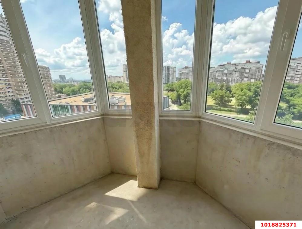 Фото №4: 3-комнатная квартира 91&nbsp;м², 7/16&nbsp;эт. - Краснодар, Карасунский внутригородской округ, Гидростроителей, мкр. жилой комплекс Небесная Лазурь, ул. имени Невкипелого, 2