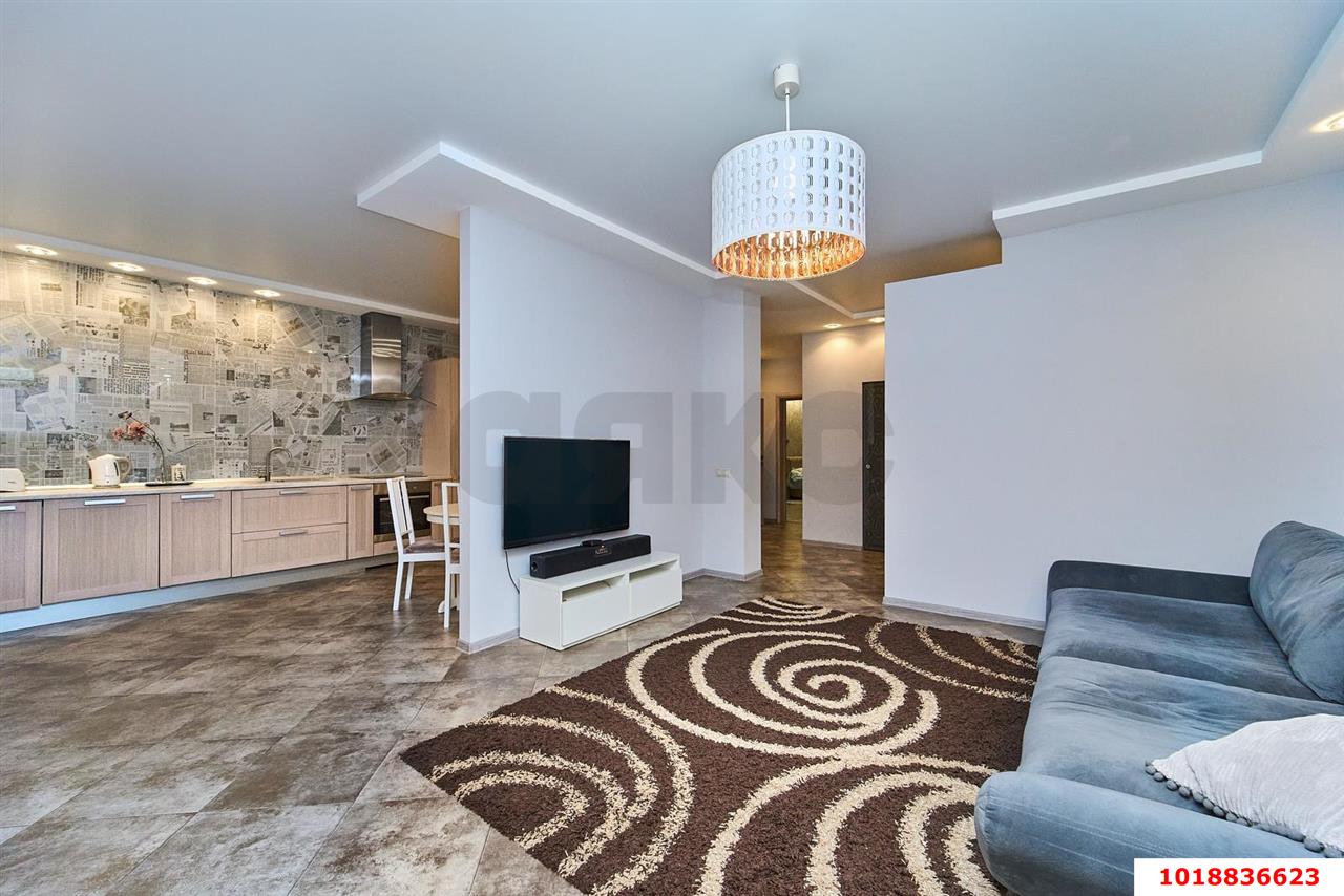 Фото №1: 2-комнатная квартира 80&nbsp;м², 2/17&nbsp;эт. - Краснодар, Кожзавод, мкр. Западный внутригородской округ, ул. Кожевенная, 40