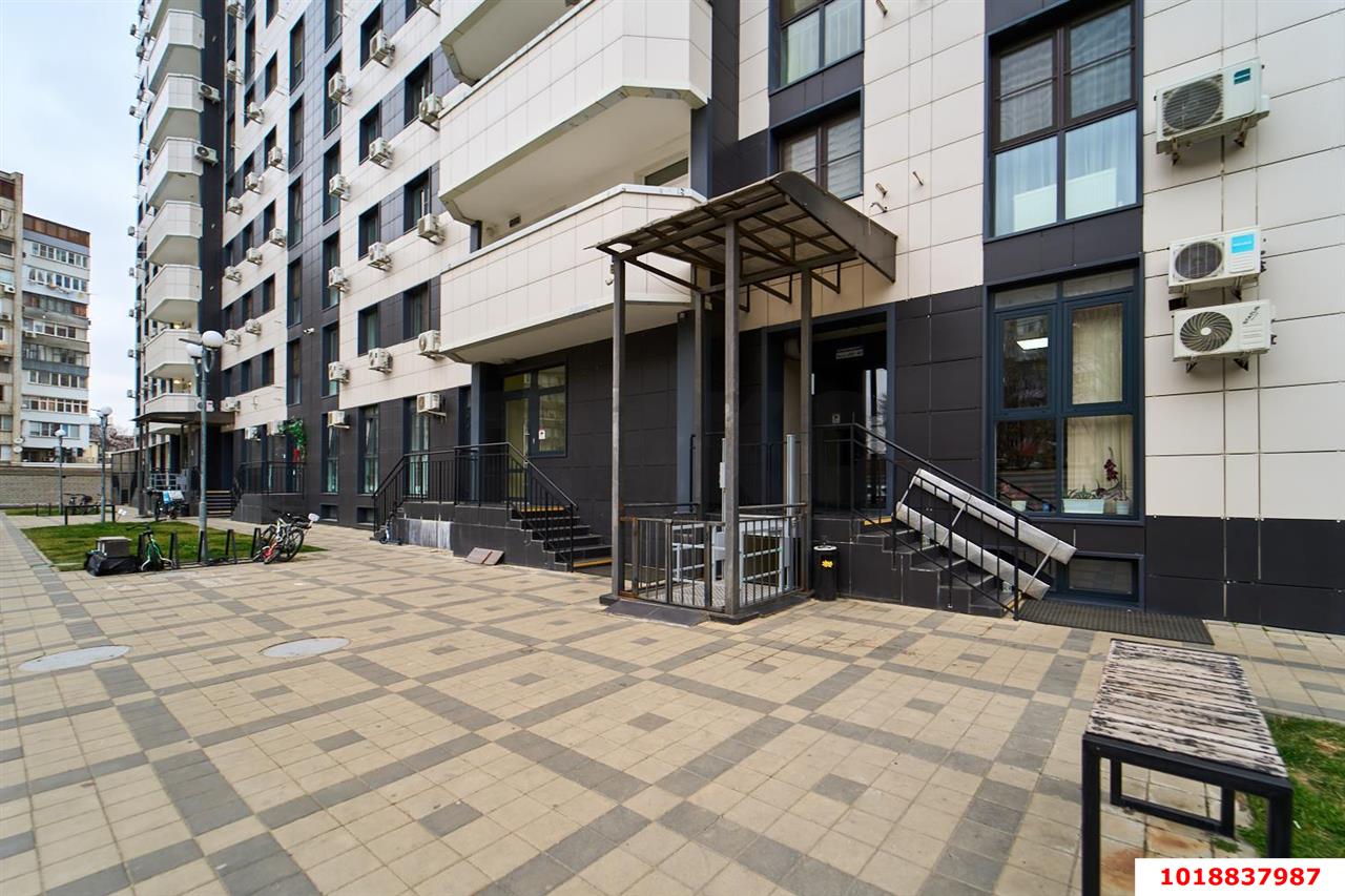 Фото №10: 1-комнатная квартира 45&nbsp;м², 2/25&nbsp;эт. - Краснодар, Центральный внутригородской округ, ЖК Краснодар, мкр. Центральный, ул. Железнодорожная, 23/1