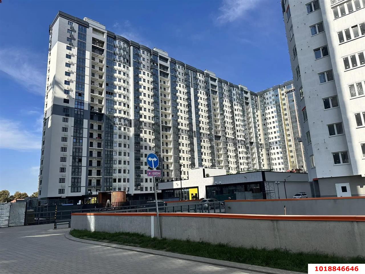 Фото №1: 1-комнатная квартира 45&nbsp;м², 18/20&nbsp;эт. - Краснодар, Карасунский внутригородской округ, Хлопчато-бумажный Комбинат, мкр. ЖК Альфа, ул. Уральская, 100/5