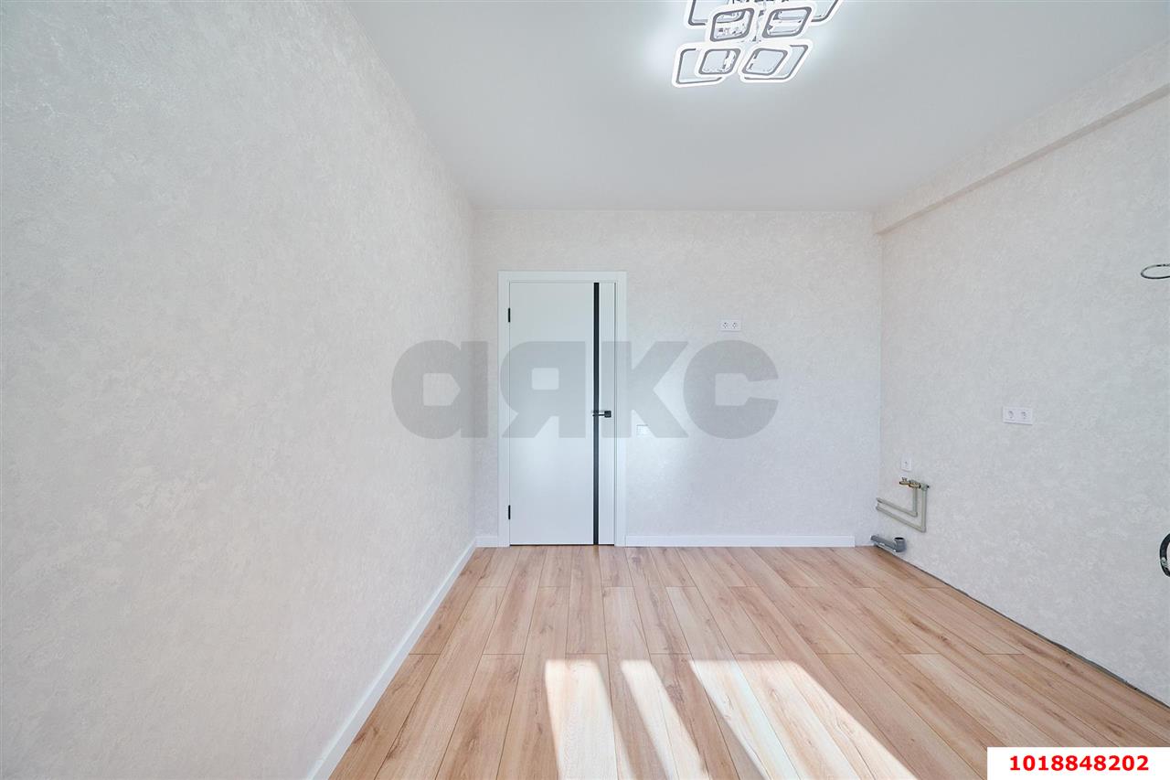 Фото №9: 2-комнатная квартира 80&nbsp;м², 13/16&nbsp;эт. - Краснодар, Западный внутригородской округ, мкр. Юбилейный, пр-кт Чекистов, 42