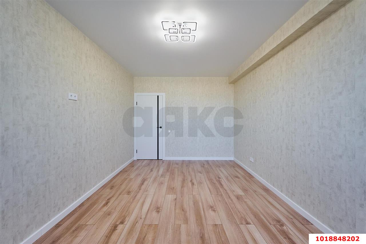 Фото №18: 2-комнатная квартира 80&nbsp;м², 13/16&nbsp;эт. - Краснодар, Западный внутригородской округ, мкр. Юбилейный, пр-кт Чекистов, 42