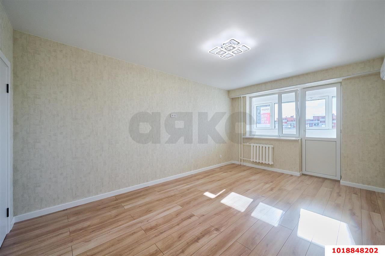 Фото №1: 2-комнатная квартира 80&nbsp;м², 13/16&nbsp;эт. - Краснодар, Западный внутригородской округ, мкр. Юбилейный, пр-кт Чекистов, 42