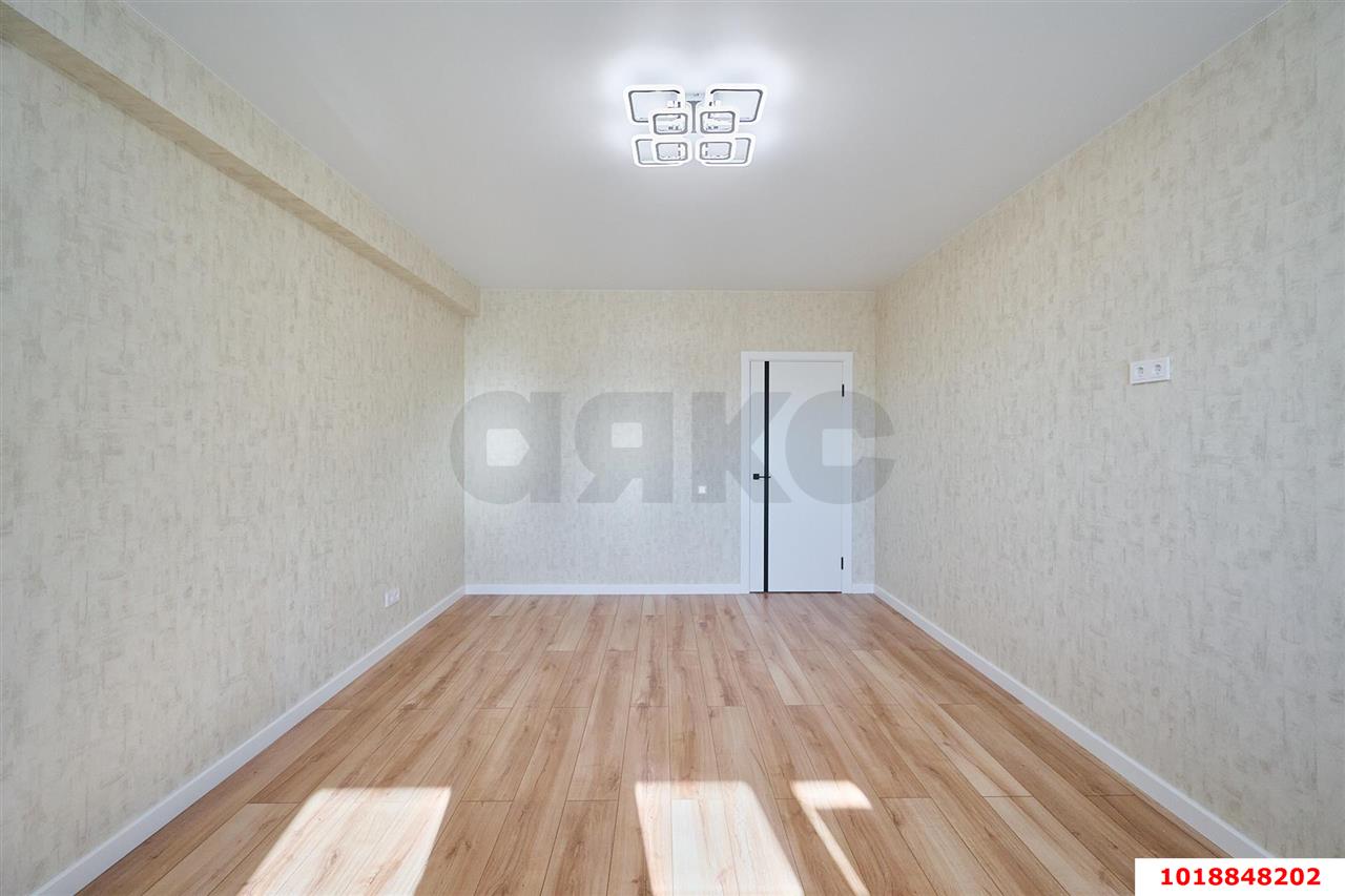 Фото №3: 2-комнатная квартира 80&nbsp;м², 13/16&nbsp;эт. - Краснодар, Западный внутригородской округ, мкр. Юбилейный, пр-кт Чекистов, 42