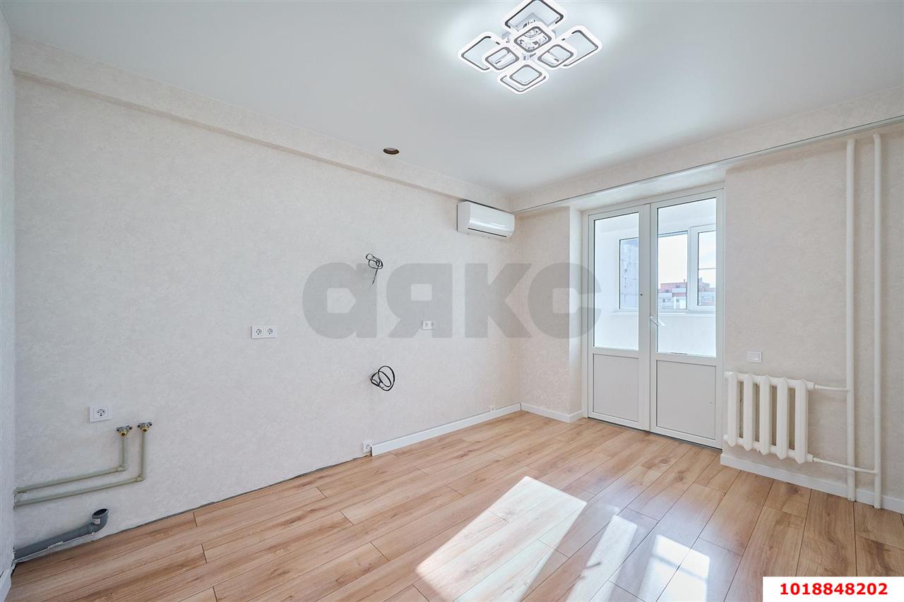 Фото №7: 2-комнатная квартира 80&nbsp;м², 13/16&nbsp;эт. - Краснодар, Западный внутригородской округ, мкр. Юбилейный, пр-кт Чекистов, 42
