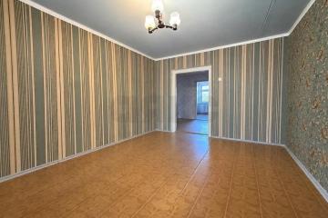 Фото №1: 3-комнатная квартира 60 м², 2/5 эт. - Краснодар, мкр. Славянский, ул. Красных Партизан, 75