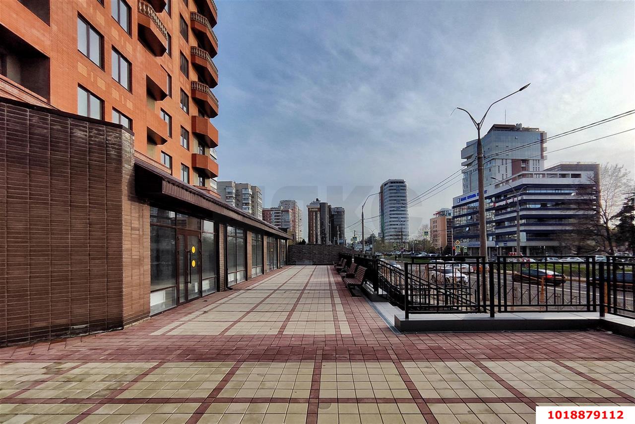 Фото №6: 1-комнатная квартира 73&nbsp;м², 3/16&nbsp;эт. - Краснодар, Западный внутригородской округ, мкр. Центральный, ул. Кубанская набережная, 56
