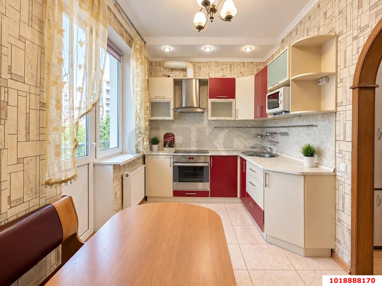 Фото №1: 1-комнатная квартира 42&nbsp;м², 3/5&nbsp;эт. - Краснодар, Прикубанский внутригородской округ, мкр. Музыкальный, ул. Суздальская, 1