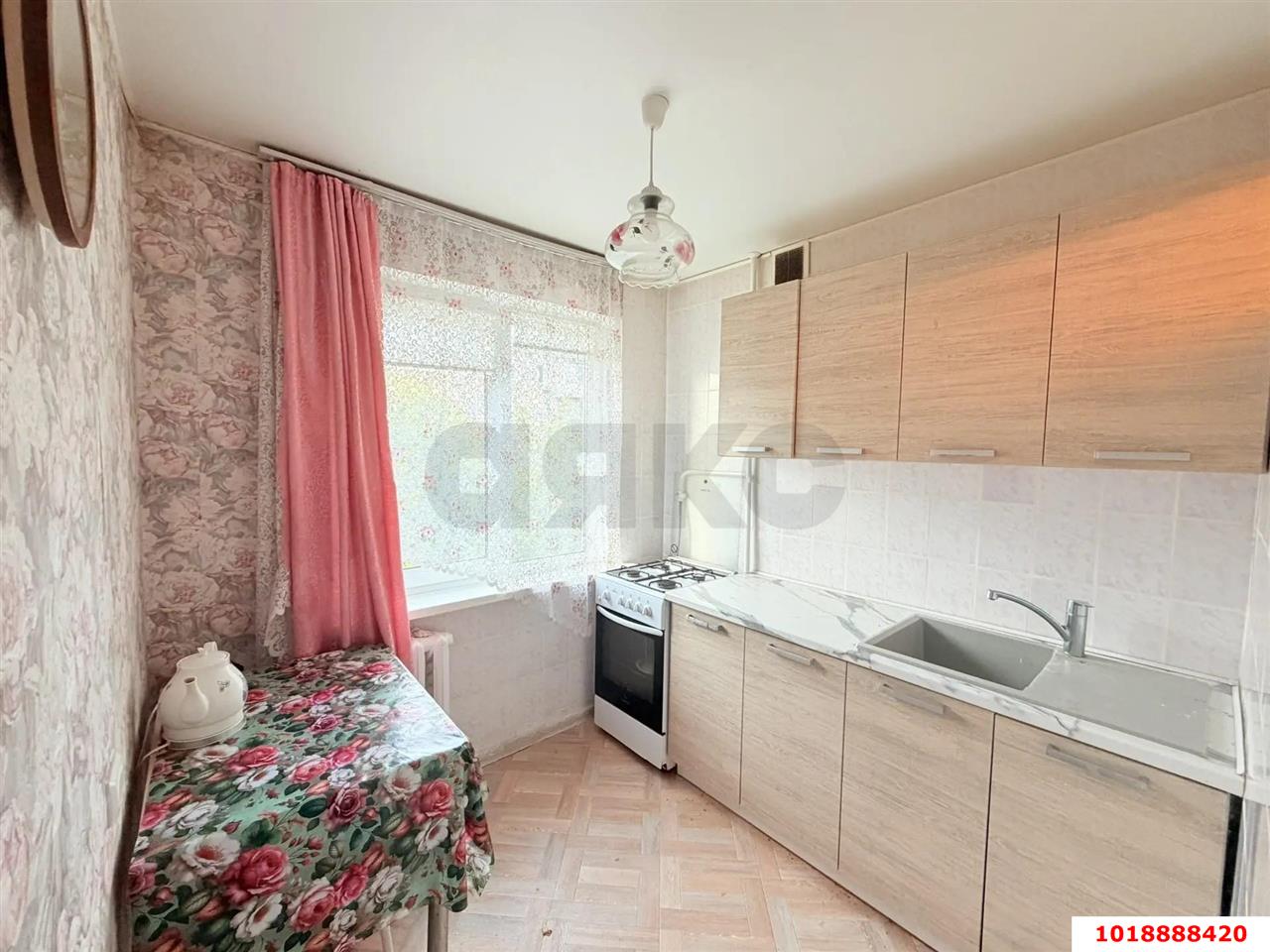 Фото №1: 3-комнатная квартира 50&nbsp;м², 3/5&nbsp;эт. - Краснодар, Прикубанский внутригородской округ, мкр. Славянский, ул. Красных Партизан, 161/1