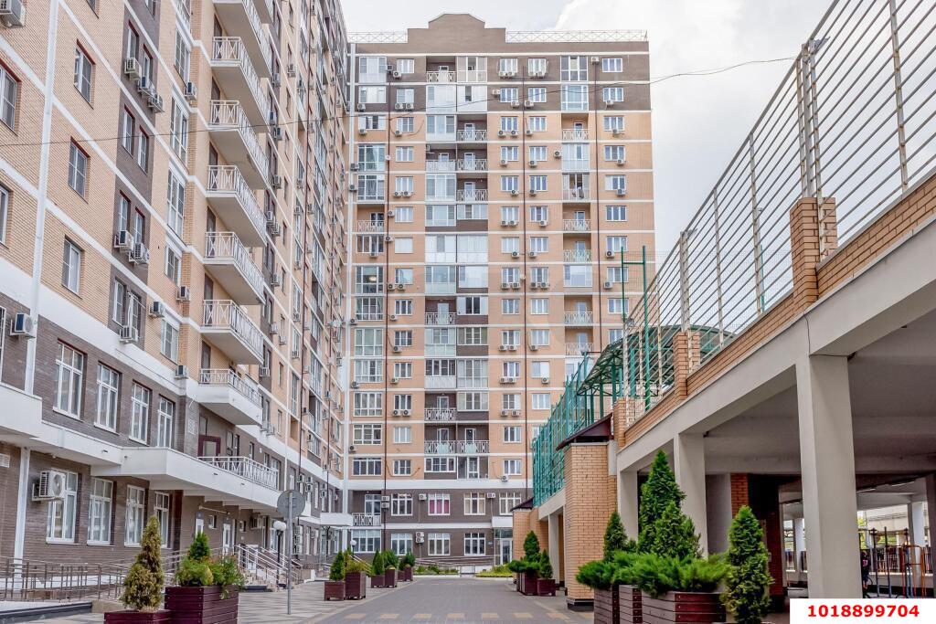 Фото №1: 1-комнатная квартира 40&nbsp;м², 7/17&nbsp;эт. - Краснодар, Центральный внутригородской округ, ЖК Одесский, мкр. Центральный, ул. Коммунаров, 270