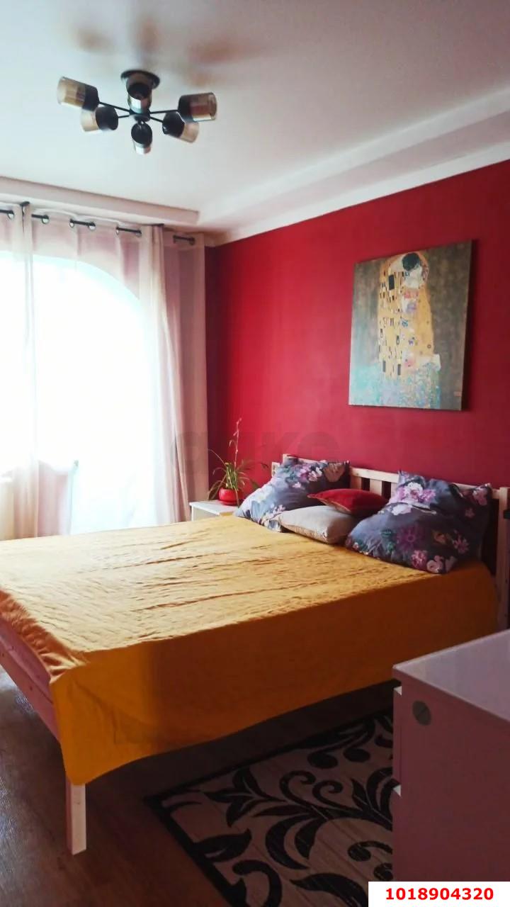 Фото №8: 3-комнатная квартира 71&nbsp;м², 4/10&nbsp;эт. - Краснодар, Западный внутригородской округ, мкр. Юбилейный, пр-кт Чекистов, 31