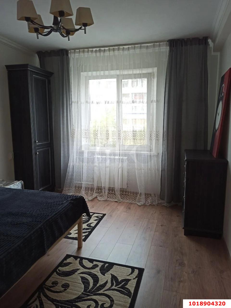 Фото №10: 3-комнатная квартира 71&nbsp;м², 4/10&nbsp;эт. - Краснодар, Западный внутригородской округ, мкр. Юбилейный, пр-кт Чекистов, 31