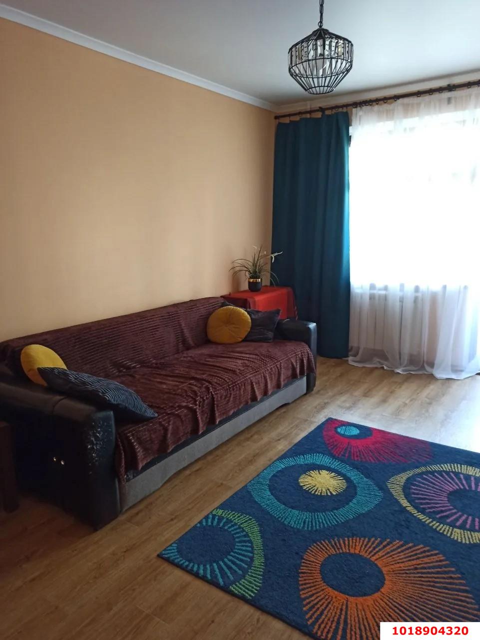Фото №1: 3-комнатная квартира 71&nbsp;м², 4/10&nbsp;эт. - Краснодар, Западный внутригородской округ, мкр. Юбилейный, пр-кт Чекистов, 31