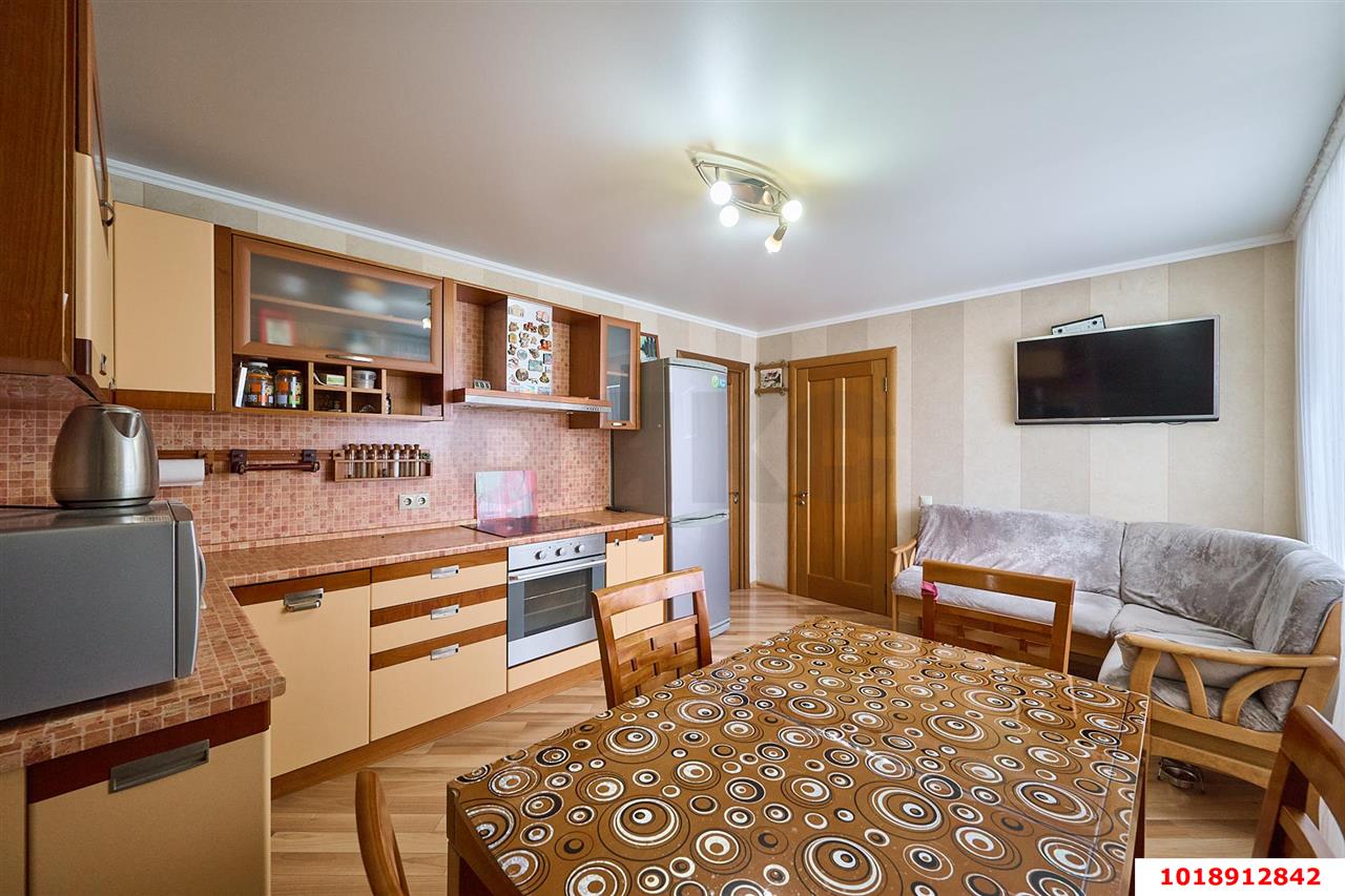 Фото №2: 2-комнатная квартира 71&nbsp;м², 5/14&nbsp;эт. - Краснодар, Западный внутригородской округ, мкр. Центральный, ул. имени Пушкина, 5