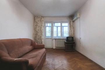 Фото №1: 3-комнатная квартира 59 м², 5/5 эт. - Краснодар, мкр. Центральный, ул. Коммунаров, 209