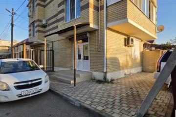 Фото №1: Торговое помещение 66 м², 1/3 эт. - Краснодар, п. коттеджный Буково, ул. Бульварная, 2/9