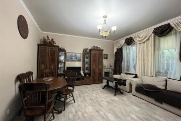 Фото №1: 2-комнатная квартира 52 м², 1/1 эт. - Краснодар, мкр. Центральный, ул. Леваневского, 75