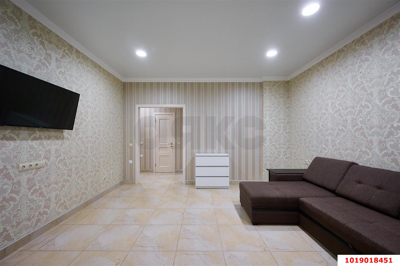 Фото №1: 2-комнатная квартира 80&nbsp;м², 1/19&nbsp;эт. - Краснодар, Западный внутригородской округ, мкр. Фестивальный, пр-д Дальний, 9к1
