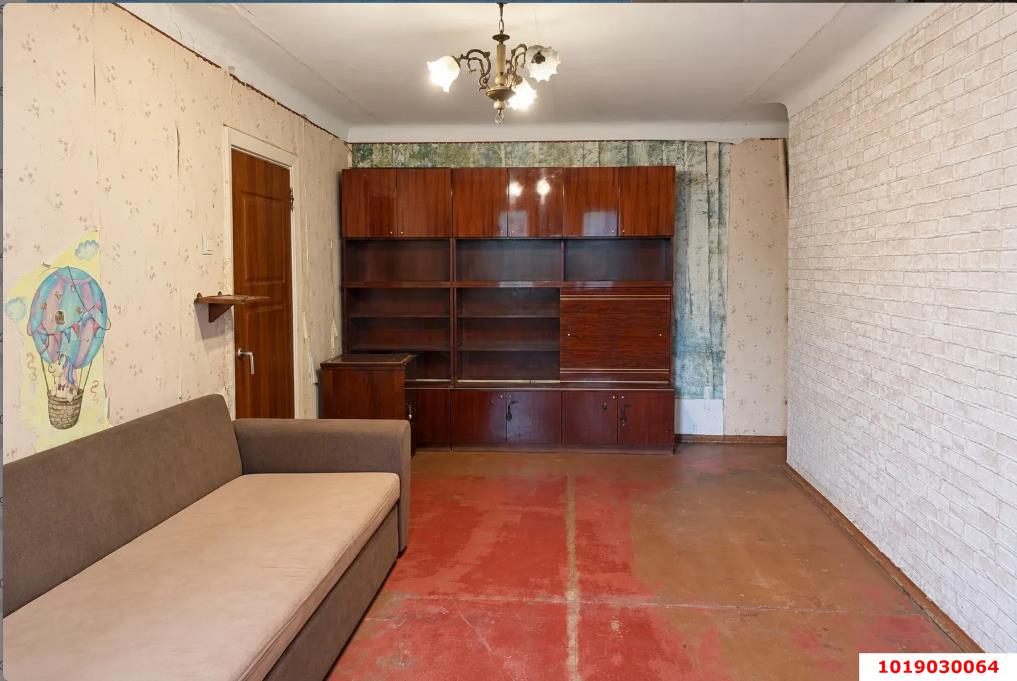 Фото №1: 3-комнатная квартира 60&nbsp;м², 4/5&nbsp;эт. - Краснодар, Центральный внутригородской округ, Покровка, мкр. Центральный, ул. Щорса, 49