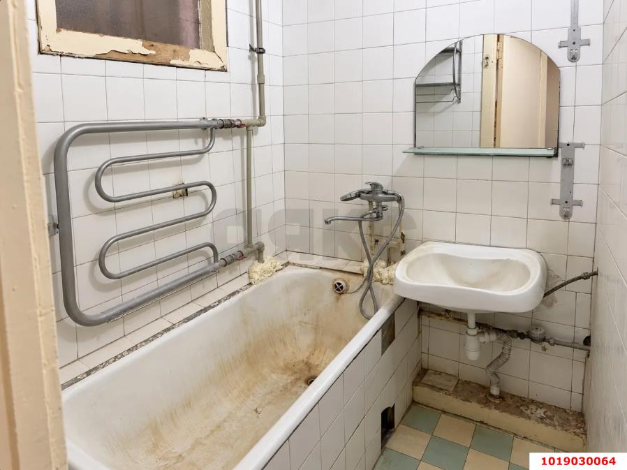 Фото №9: 3-комнатная квартира 60&nbsp;м², 4/5&nbsp;эт. - Краснодар, Центральный внутригородской округ, Покровка, мкр. Центральный, ул. Щорса, 49