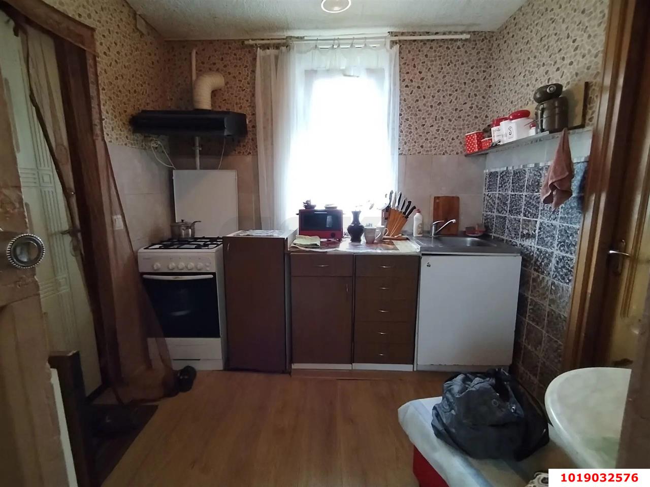 Фото №3: 3-комнатная квартира 44&nbsp;м², 1/1&nbsp;эт. - Краснодар, Центральный внутригородской округ, мкр. Центральный, ул. Базовская, 50