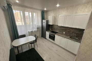 Фото №1: 2-комнатная квартира 55 м², 10/12 эт. - Краснодар, мкр. Хлопчато-бумажный Комбинат, ул. Стасова, 183/2