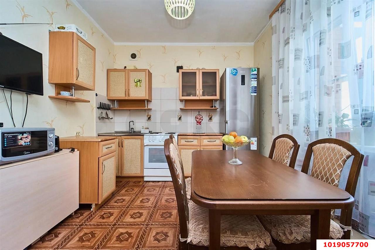 Фото №1: 1-комнатная квартира 37&nbsp;м², 3/4&nbsp;эт. - Краснодар, Центральный внутригородской округ, мкр. Центральный, ул. Чапаева, 131