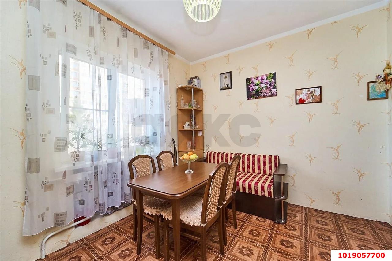Фото №2: 1-комнатная квартира 37&nbsp;м², 3/4&nbsp;эт. - Краснодар, Центральный внутригородской округ, мкр. Центральный, ул. Чапаева, 131