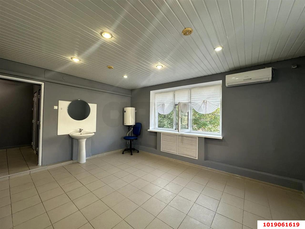 Фото №6: Офисное помещение 80&nbsp;м², 2/2&nbsp;эт. - Краснодар, Западный внутригородской округ, мкр. Юбилейный, ул. Рождественская набережная, 33