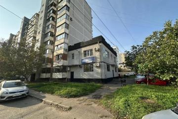 Фото №1: Офисное помещение 80&nbsp;м², 2/2&nbsp;эт. - Краснодар, мкр. Юбилейный, ул. Рождественская набережная, 33