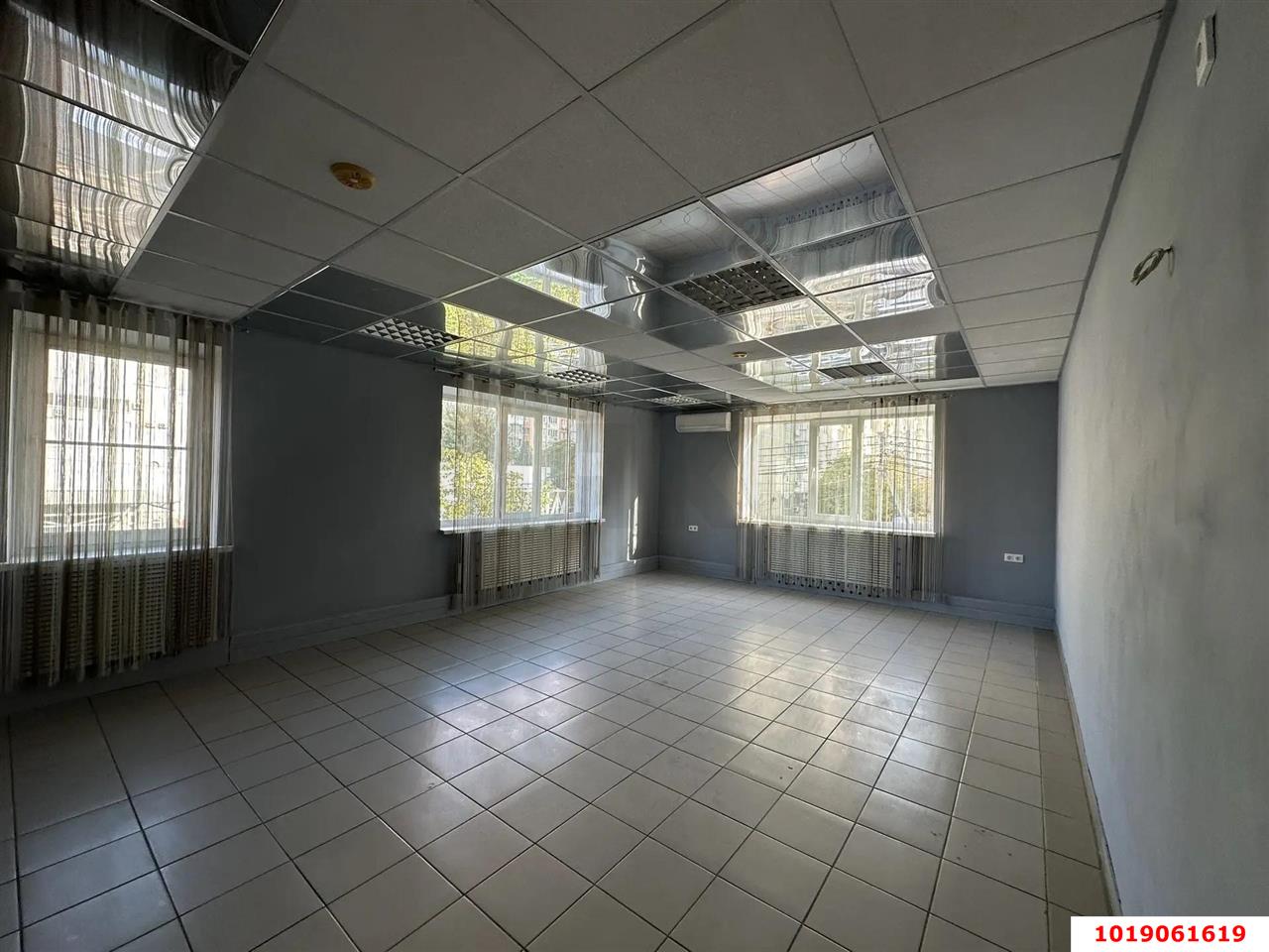 Фото №12: Офисное помещение 80&nbsp;м², 2/2&nbsp;эт. - Краснодар, Западный внутригородской округ, мкр. Юбилейный, ул. Рождественская набережная, 33