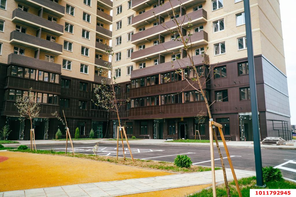 Фото №2: Торговое помещение 53&nbsp;м², 1/16&nbsp;эт. - Краснодар, Прикубанский внутригородской округ, мкр. жилой комплекс Ракурс, ул. имени Героя Ростовского, 8к3