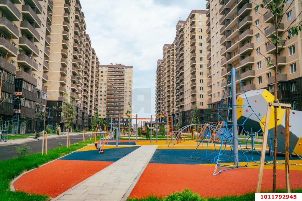 Фото №4: Торговое помещение 53&nbsp;м², 1/16&nbsp;эт. - Краснодар, Прикубанский внутригородской округ, мкр. жилой комплекс Ракурс, ул. имени Героя Ростовского, 8к3