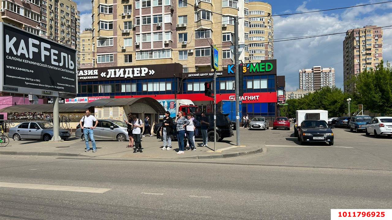 Фото №1: Торговое помещение 230 м² - Краснодар, жилой комплекс Симфония, ул. Российская, 72/1к1