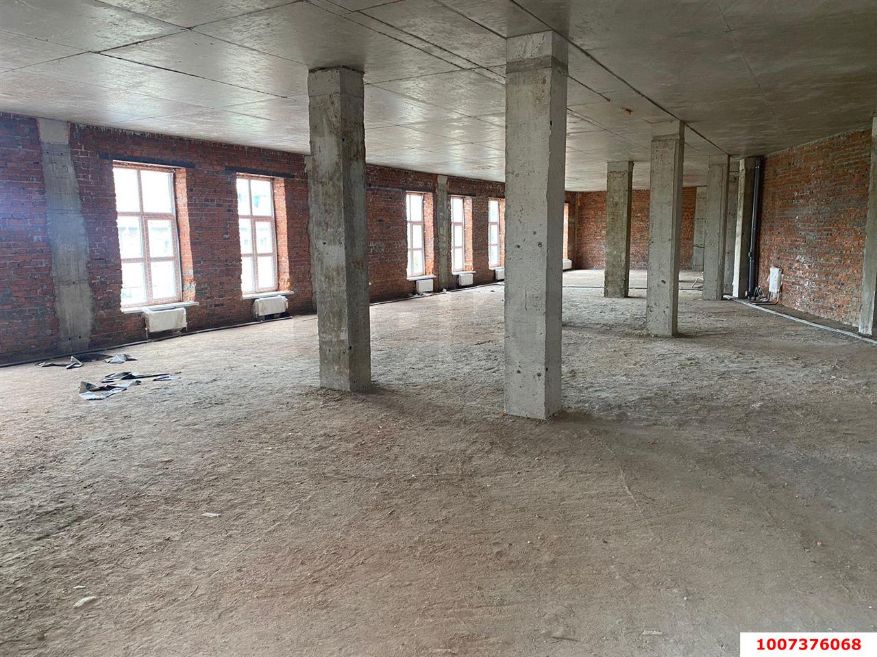 Фото №2: Торговое помещение 308&nbsp;м², 2/2&nbsp;эт. - Краснодар, Прикубанский внутригородской округ, мкр. Славянский, ул. Заполярная, 37с1/1