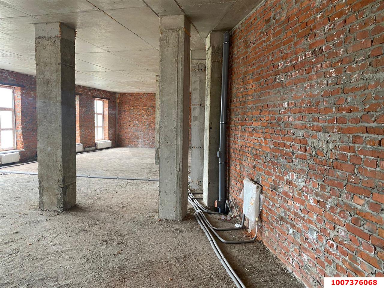 Фото №4: Торговое помещение 308&nbsp;м², 2/2&nbsp;эт. - Краснодар, Прикубанский внутригородской округ, мкр. Славянский, ул. Заполярная, 37с1/1
