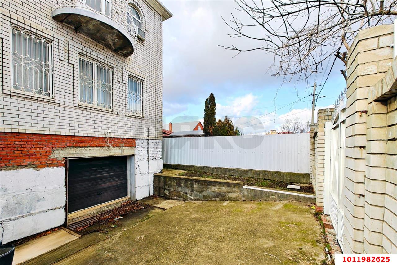 Фото №3: Отдельное здание 375&nbsp;м², 1/3&nbsp;эт. - Краснодар, Прикубанский внутригородской округ, мкр. Музыкальный, ул. имени Сергея Есенина