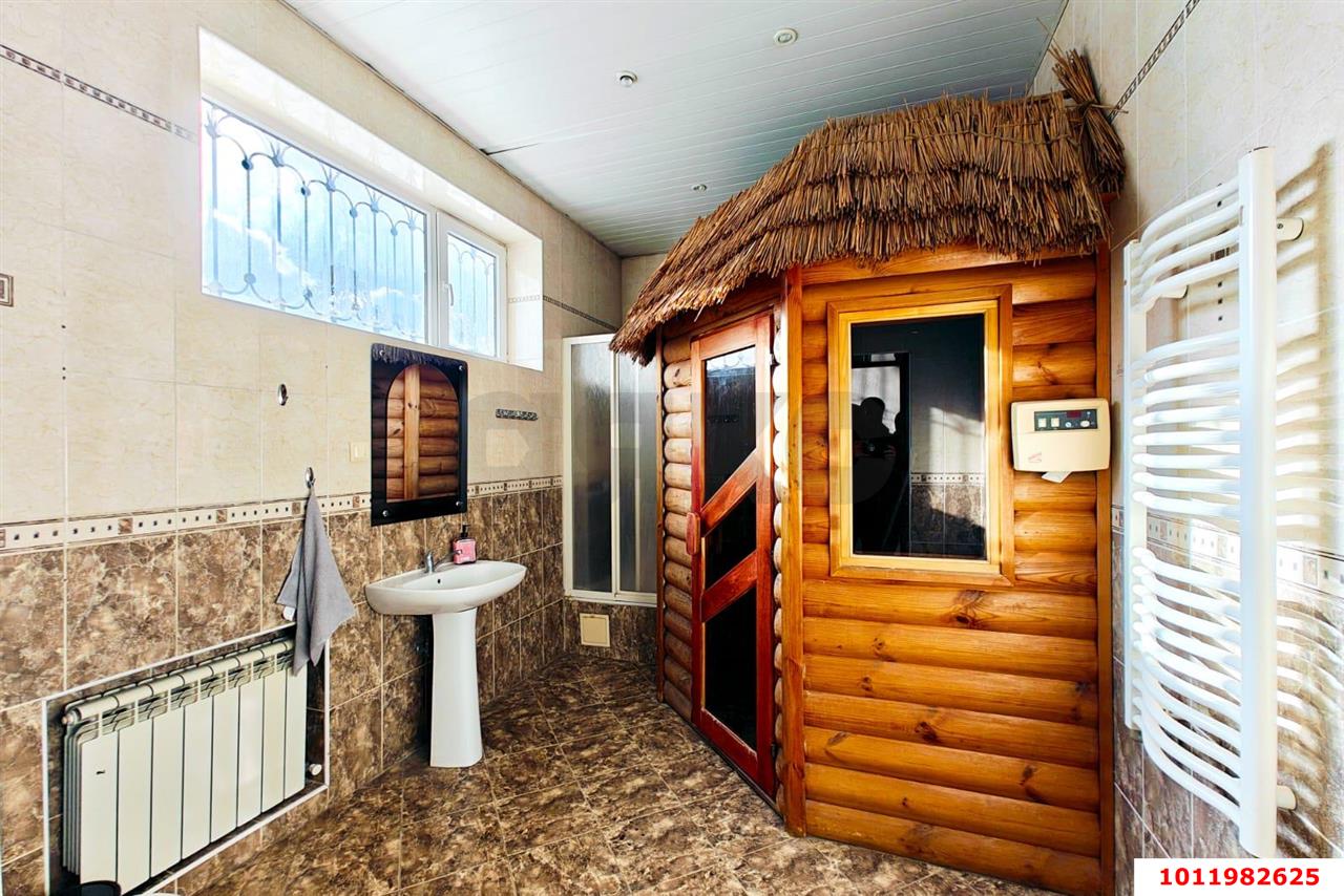 Фото №17: Отдельное здание 375&nbsp;м², 1/3&nbsp;эт. - Краснодар, Прикубанский внутригородской округ, мкр. Музыкальный, ул. имени Сергея Есенина