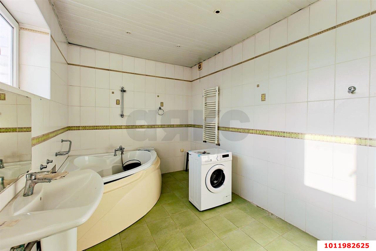 Фото №16: Отдельное здание 375&nbsp;м², 1/3&nbsp;эт. - Краснодар, Прикубанский внутригородской округ, мкр. Музыкальный, ул. имени Сергея Есенина