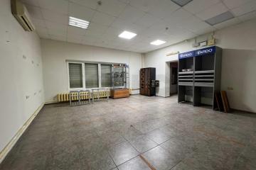 Фото №1: Торговое помещение 720 м², 1/2 эт. - Темрюк, ул. Розы Люксембург, 86