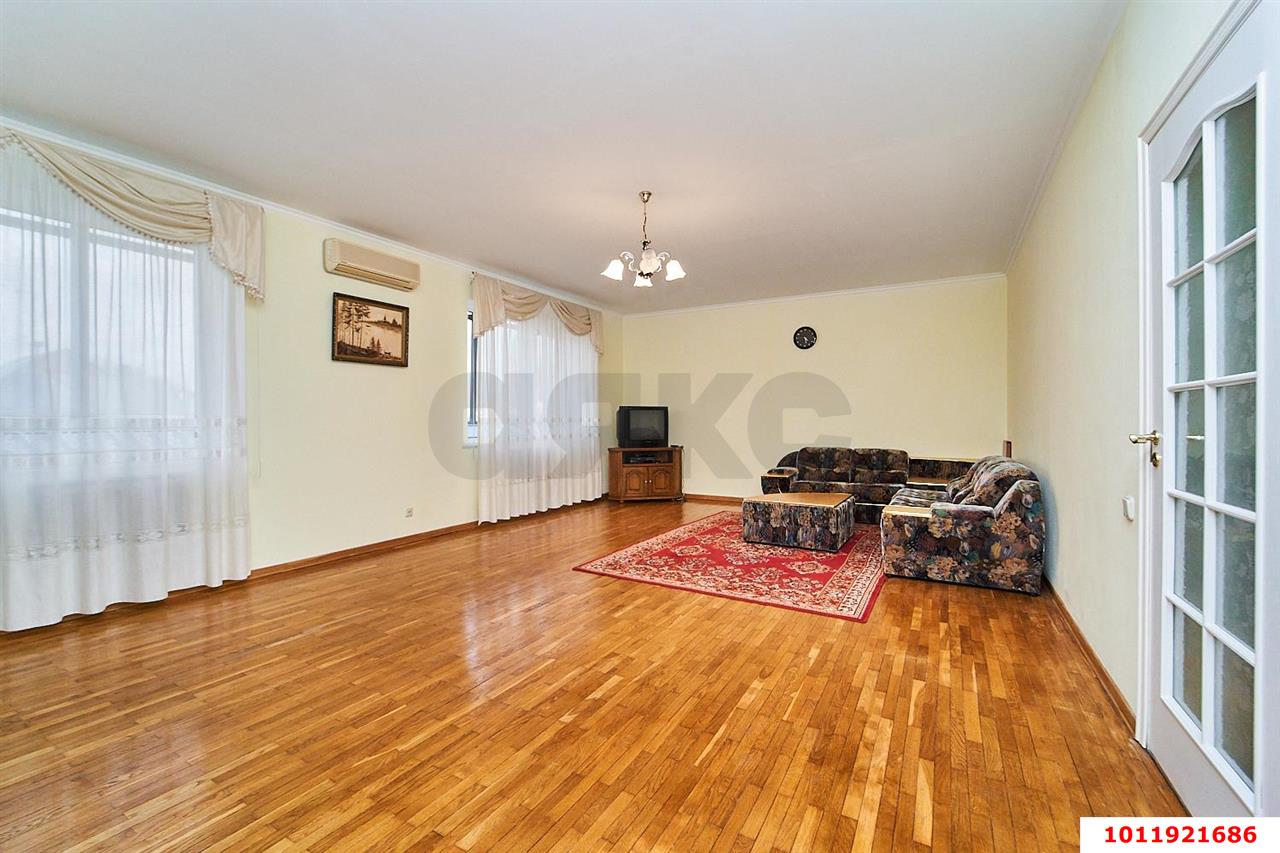 Фото №4: 4-комнатная квартира 150&nbsp;м², 2/3&nbsp;эт. - Краснодар, Западный внутригородской округ, мкр. Центральный, ул. Фрунзе, 64