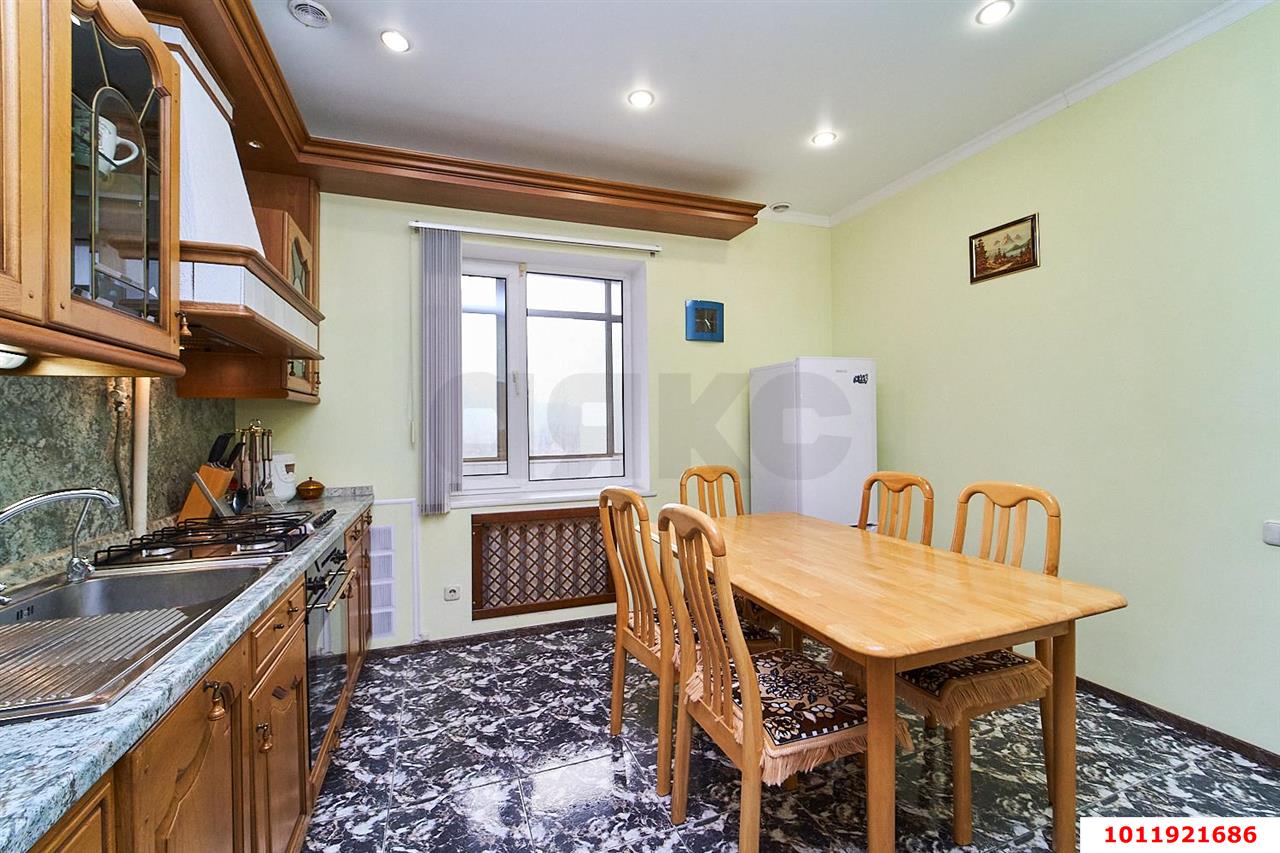 Фото №2: 4-комнатная квартира 150&nbsp;м², 2/3&nbsp;эт. - Краснодар, Западный внутригородской округ, мкр. Центральный, ул. Фрунзе, 64