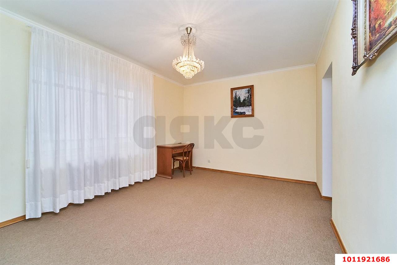 Фото №9: 4-комнатная квартира 150&nbsp;м², 2/3&nbsp;эт. - Краснодар, Западный внутригородской округ, мкр. Центральный, ул. Фрунзе, 64