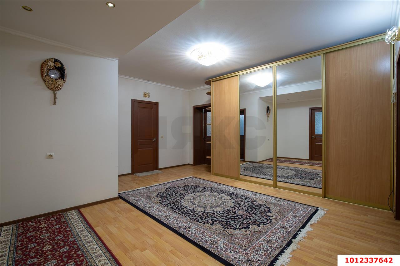 Фото №10: 3-комнатная квартира 112&nbsp;м², 1/10&nbsp;эт. - Краснодар, Прикубанский внутригородской округ, мкр. Краевая Клиническая Больница, ул. Черкасская, 55