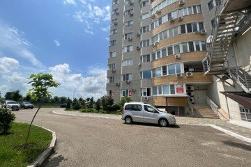 Фото №1: Торговое помещение 140 м² - Краснодар, мкр. Юбилейный, ул. Рождественская набережная, 4