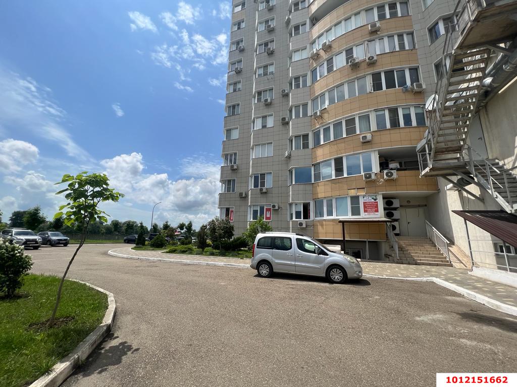 Фото №1: Торговое помещение 140&nbsp;м², 22&nbsp;эт. - Краснодар, Западный внутригородской округ, мкр. Юбилейный, ул. Рождественская набережная, 4