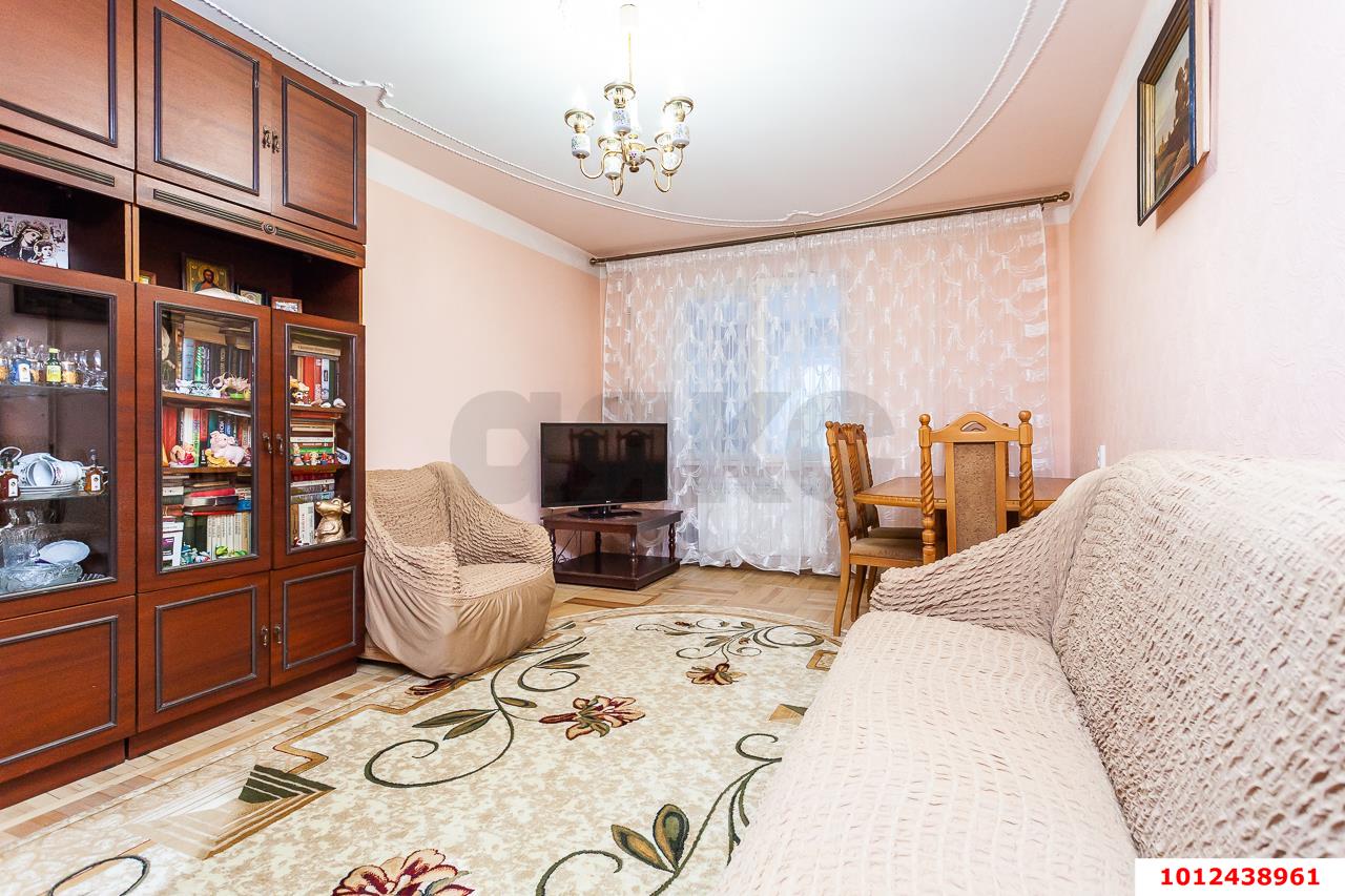 Фото №1: 2-комнатная квартира 50&nbsp;м², 1/9&nbsp;эт. - Краснодар, Карасунский внутригородской округ, мкр. Черёмушки, ул. Селезнёва, 210
