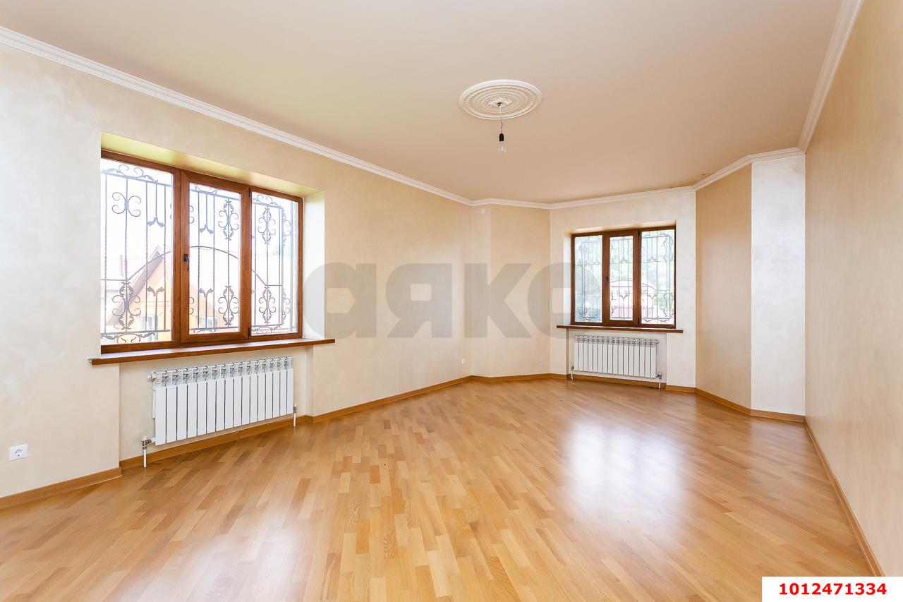 Фото №21: Дом 350&nbsp;м² + 8&nbsp;сот., 2&nbsp;эт. - Краснодар, Прикубанский внутригородской округ, Калинино, мкр. имени Петра Метальникова, ул. Защитников Отечества