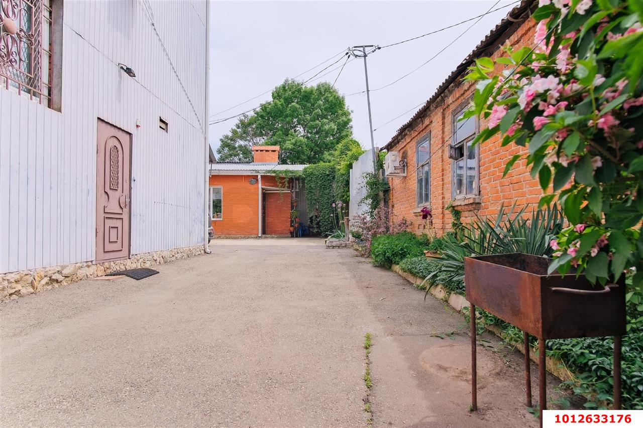 Фото №14: 4-комнатная квартира 103&nbsp;м², 1/3&nbsp;эт. - Краснодар, Западный внутригородской округ, мкр. Центральный, ул. Кирова, 124