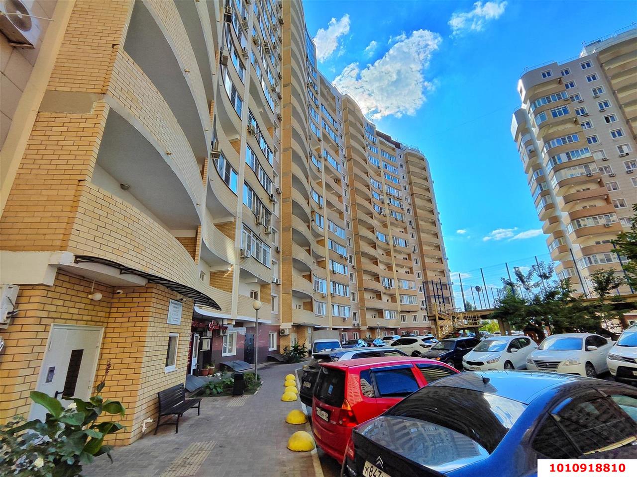 Фото №1: Торговое помещение 280&nbsp;м², 1/18&nbsp;эт. - Краснодар, Центральный внутригородской округ, Дубинка, жилой комплекс Радонеж, мкр. Черёмушки, ул. Вишняковой, 1/23к2